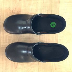 Antique Brown Danskos